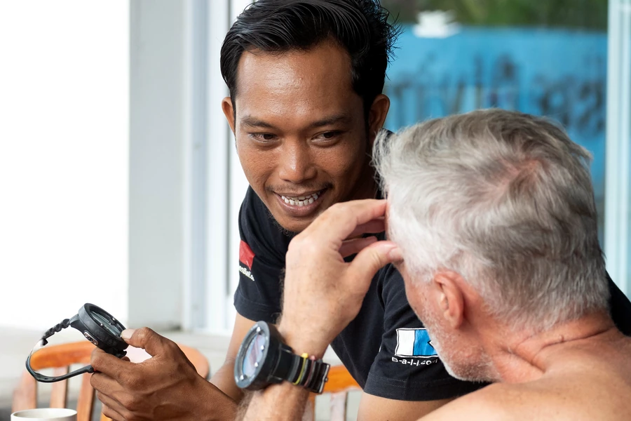 Personal dive briefing at Paradise Diving Bali